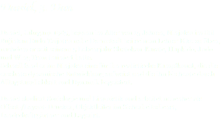 Daniel, 3. Dan Daniel, Jahrgang 1985, begann im Alter von 15 Jahren, Ninjutsu im Stil Bujinkan Budo Taijutsu nahe Darmstadt bei seinem Lehrer Eike zu üben, nachdem er seit seinem 5 Lebensjahr Shotokan-Karate, Hapkido, Judo und Wing Tsun trainiert hatte. Schnell fand er im Ninjutsu eine für ihn realistische Kampfkunst, die die ersehnte dynamische Entwicklung aufweist und die ihn bis heute durch Alltagstauglichkeit und Dynamik begeistert. Daniel studiert Soziologie und Linguistik und arbeitet nebenher als Offset-/Layout-Drucker, Objektleiter im Sicherheitsdienst, Landschaftsgärtner und Lagerist.